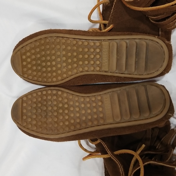 Minnetonka - Womens brown shoes. Size 5 - Picture 6 of 8